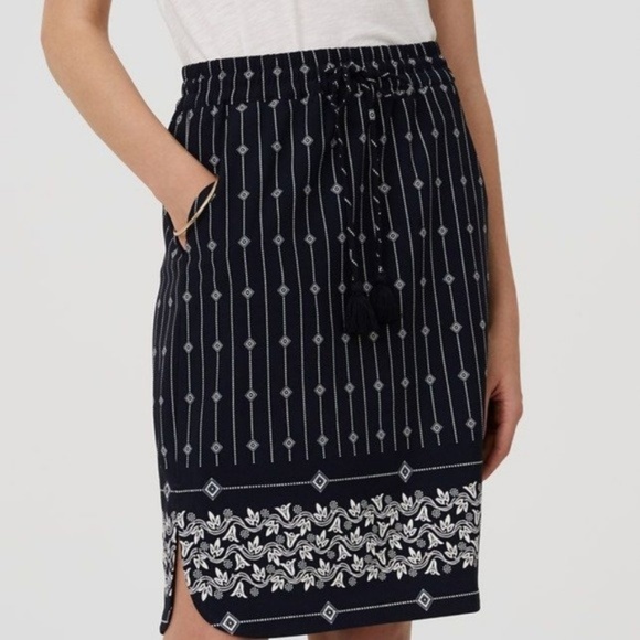 LOFT Dresses & Skirts - *HOST PICK!* NWT LOFT Petite Pencil Skirt